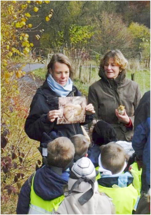 Mit Tondorfer Kindern auf Nußjagd